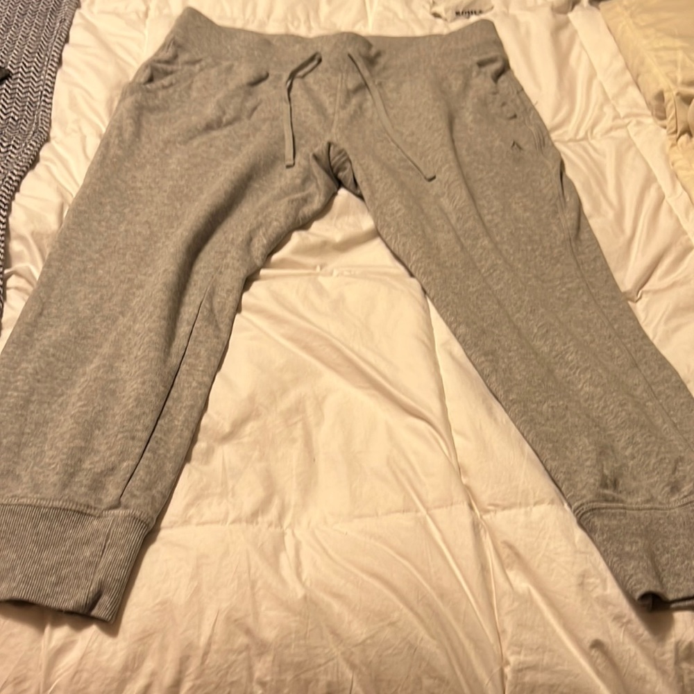 Reebok sweatpants size XL color gray